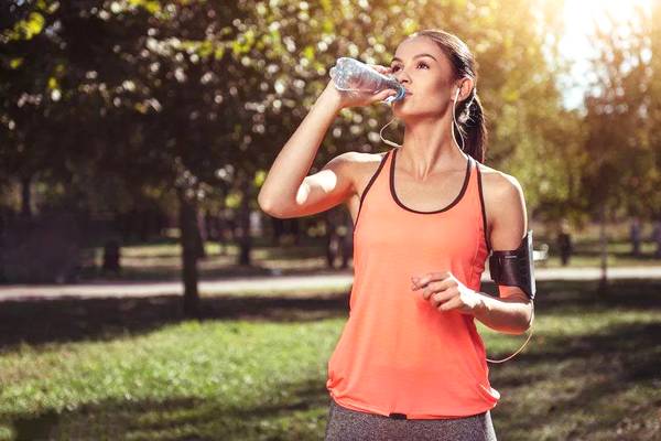夏天到了喝什么水好呢，國林凈水器告訴您最佳飲水方式